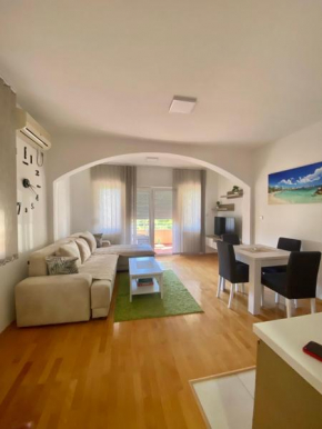 Jovana -- porodicni apartmani Igalo